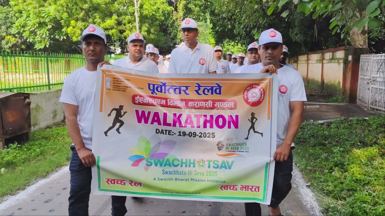 वाराणसी मंडल पर वाकाथन स्वच्छता रैली का आयोजन कर स्वच्छता के लिए जागरूक किया गया 