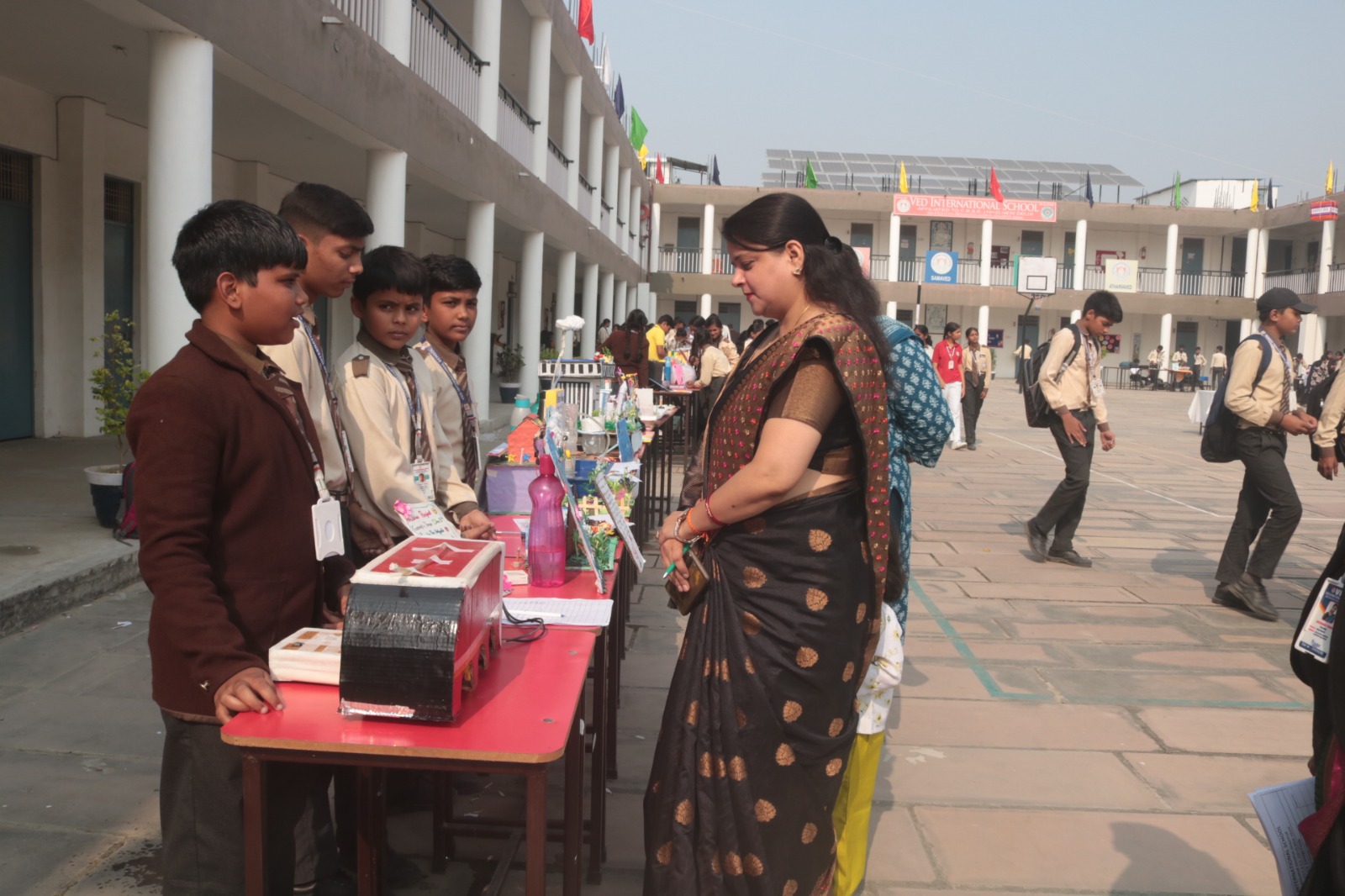  वेद इंटरनेशनल स्कूल में बाल मेला व विज्ञान प्रदर्शनी का आयोजन कर मनाया गया बाल दिवस