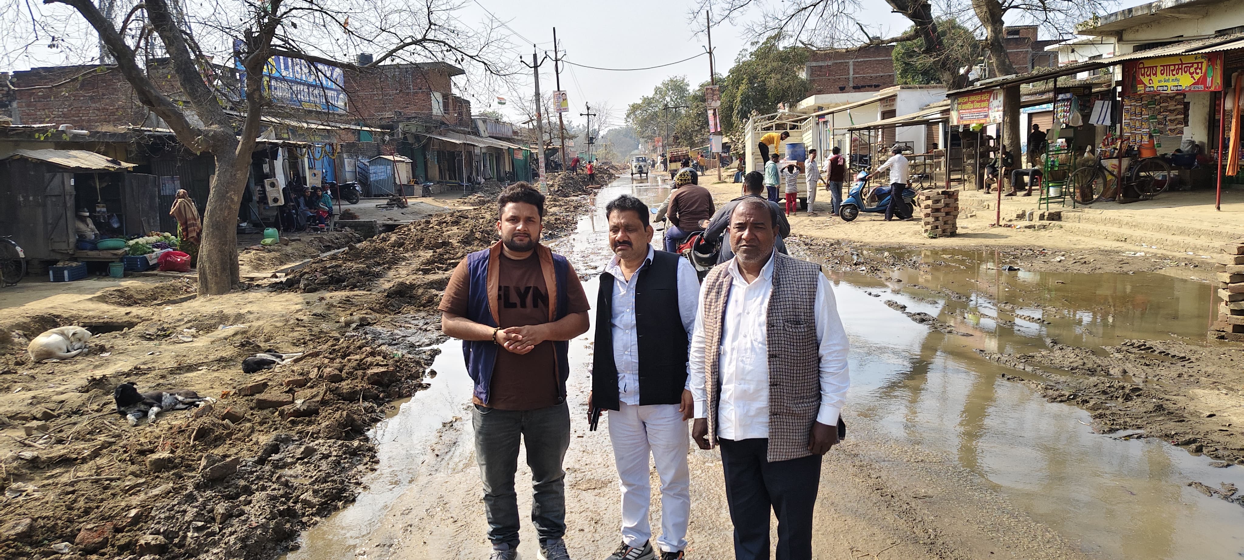 भितरी बाजार में जलजमाव से जनता व व्यापारी परेशान,डीएलएड मोर्चा के नेतृत्व में ज्ञापन, BDO ने किया निरीक्षण