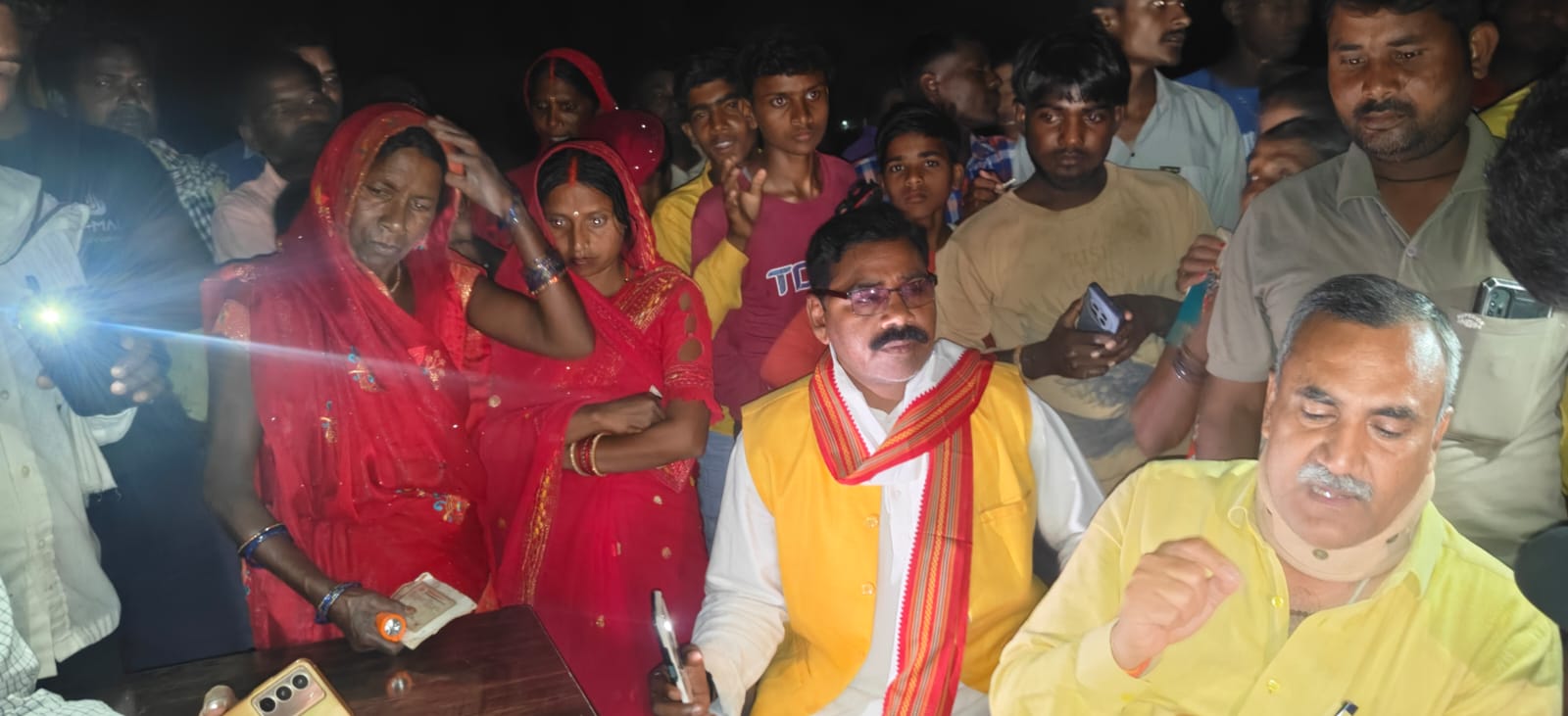 चार महीना से नहीं मिला राशन, सप्लाई इंस्पेक्टर ने मारा छापा
