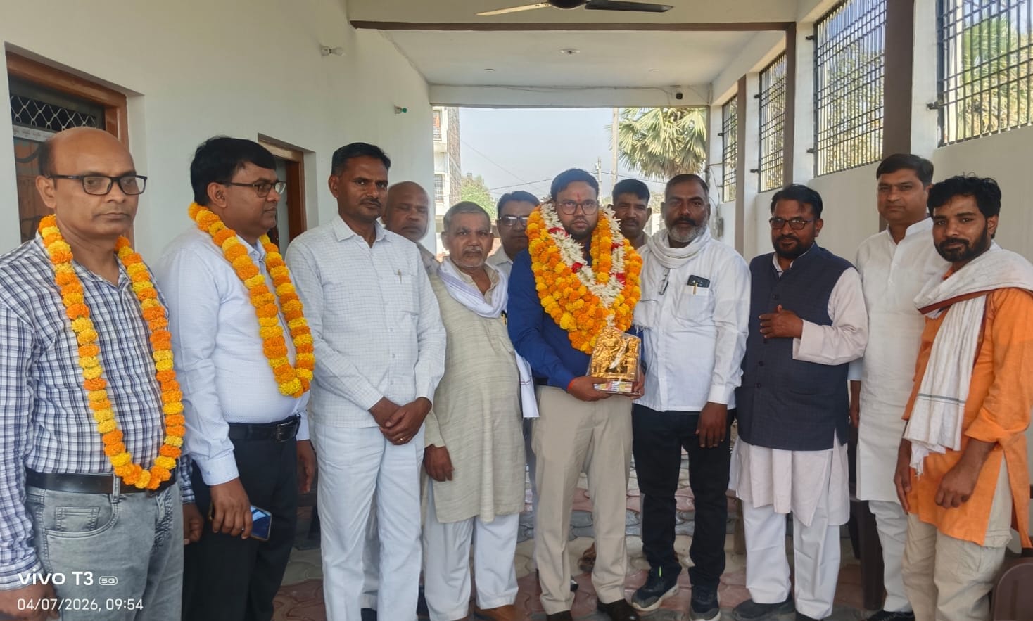 रवि कुशवाहा का असिस्टेण्ट कमीश्नर बनने पर प्रथम बार आगमन पर पॆतृक निवास पर  भब्य स्वागत 