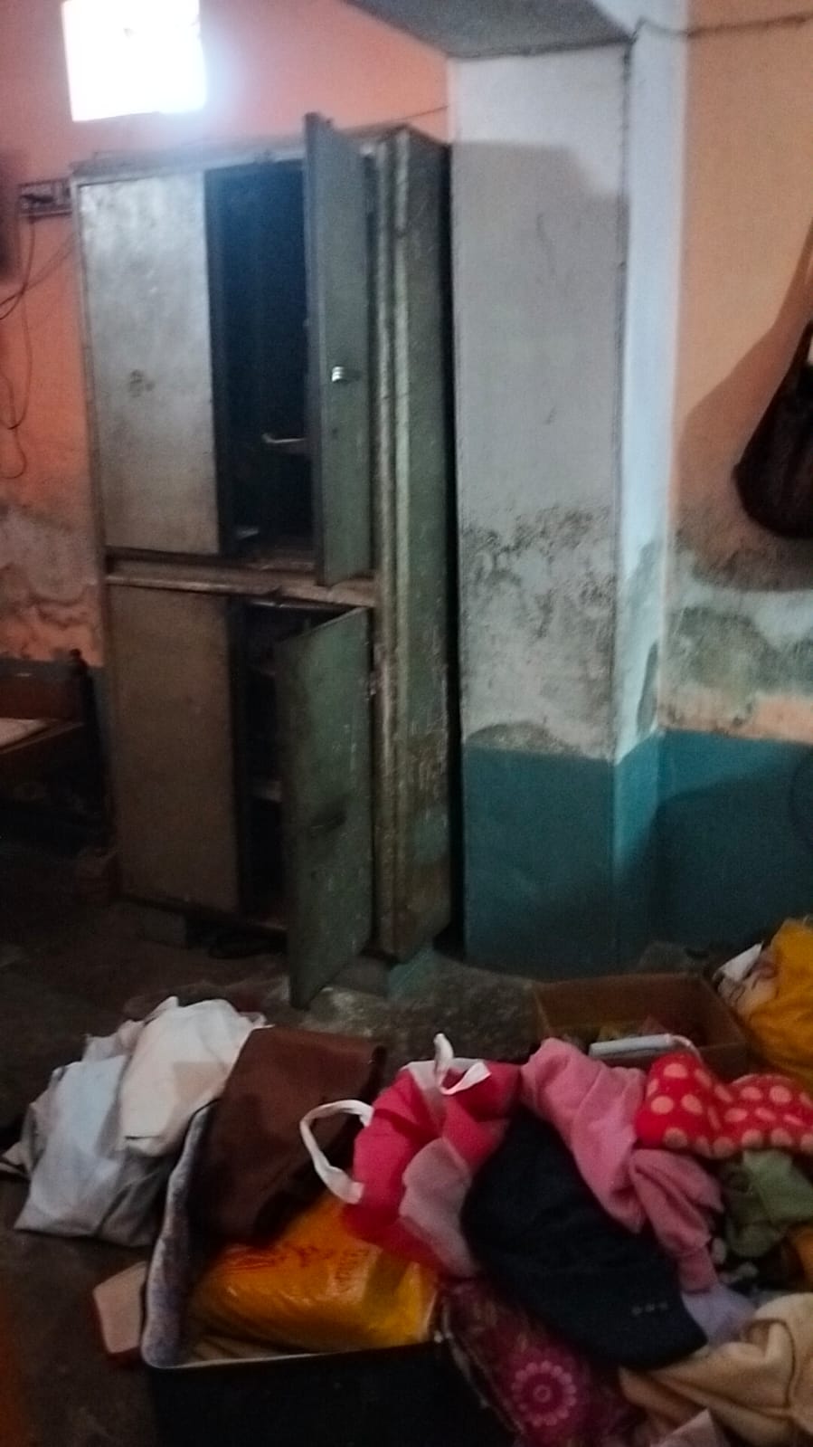 विशुनपुर जुनारदार मे भीषण चोरी, चोर 5 ऒरतों का आभूषण लेकर फरार