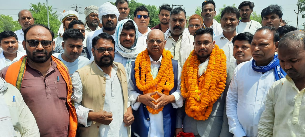 धर्मेन्द्र कुशवाहा ए आर टी ओ बनने पर गृह क्षेत्र मे प्रथम बार आगमन पर भब्य स्वागत