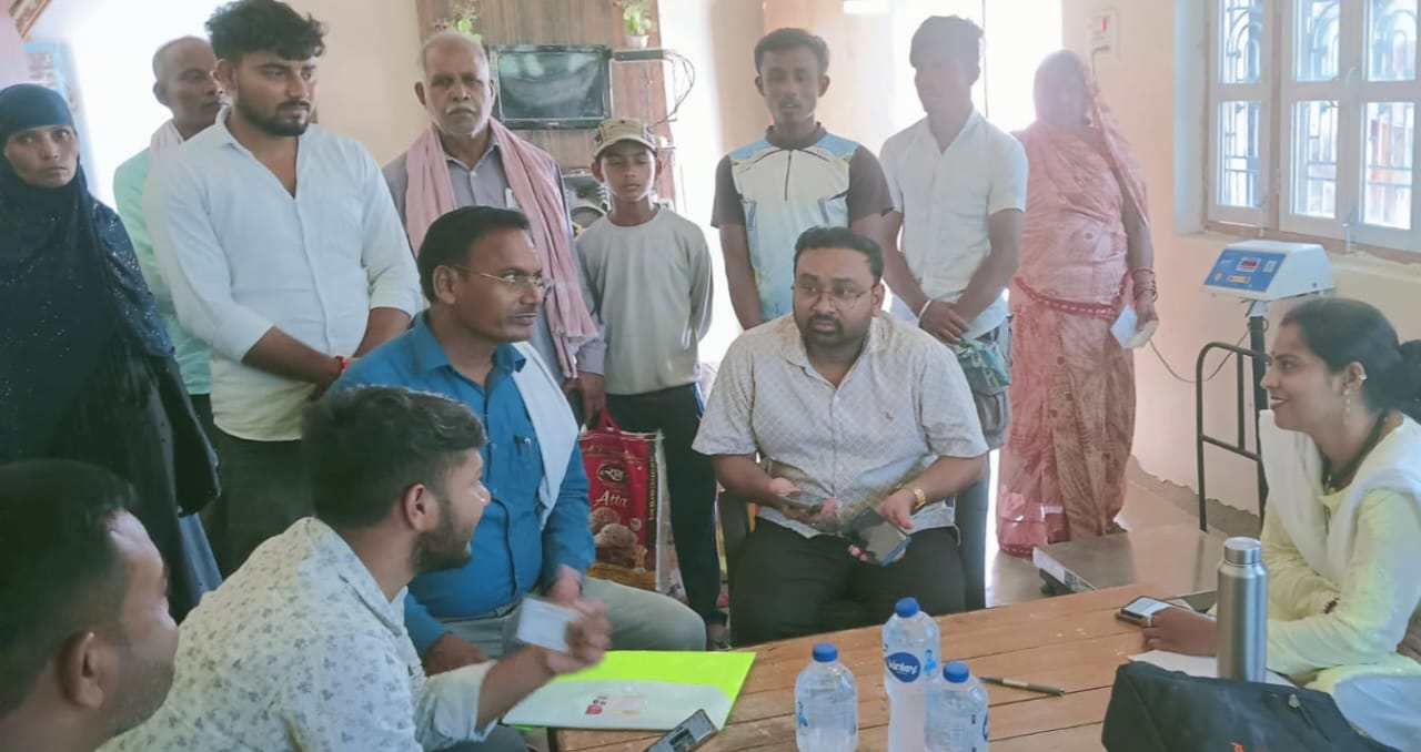 खण्ड विकास अधिकारी जमालूदीन अली के नेतृत्व मे शुरू  सोन्हुली ग्राम मे   फार्मर रजीस्ट्री 
