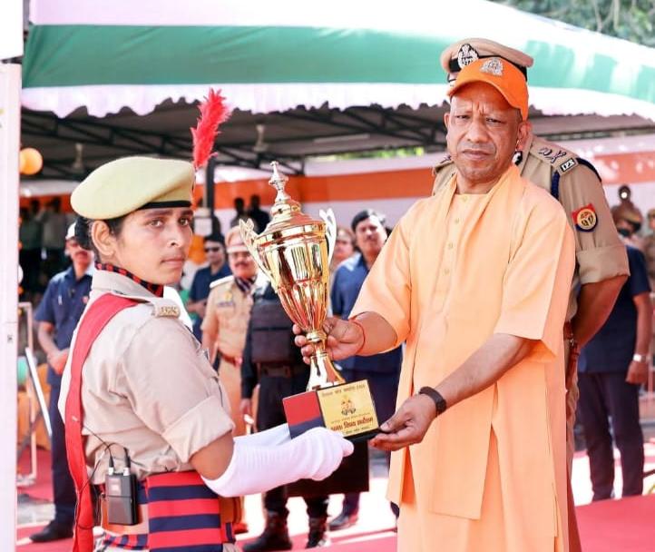 गांव पहुंचते ही होगा जोरदार स्वागत, बेटी की सफलता पर उत्साह चरम पर