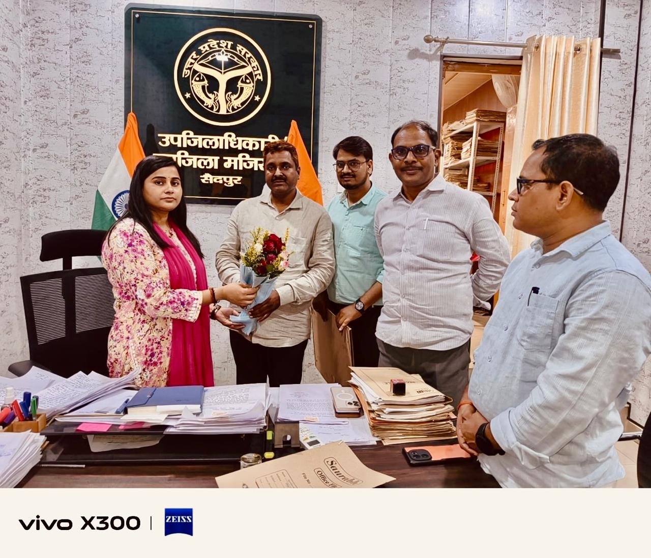 जनगणना संबंधी समस्याओं को लेकर उप जिलाधिकारी से मिले शिक्षक संघ के पदाधिकारी