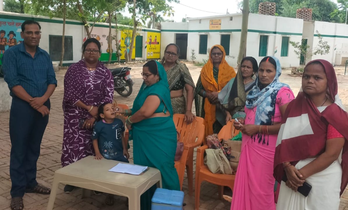 पल्स पोलियो अभियान की शुरुआत: देवकली ब्लॉक के सभी गांवों में बच्चों को पिलाई गई दवा