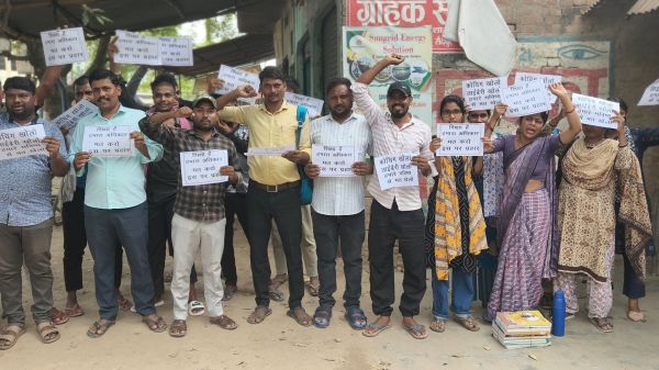 कोचिंग और लाइब्रेरी सील होने पर भड़के छात्र, सैदपुर में जोरदार प्रदर्शन