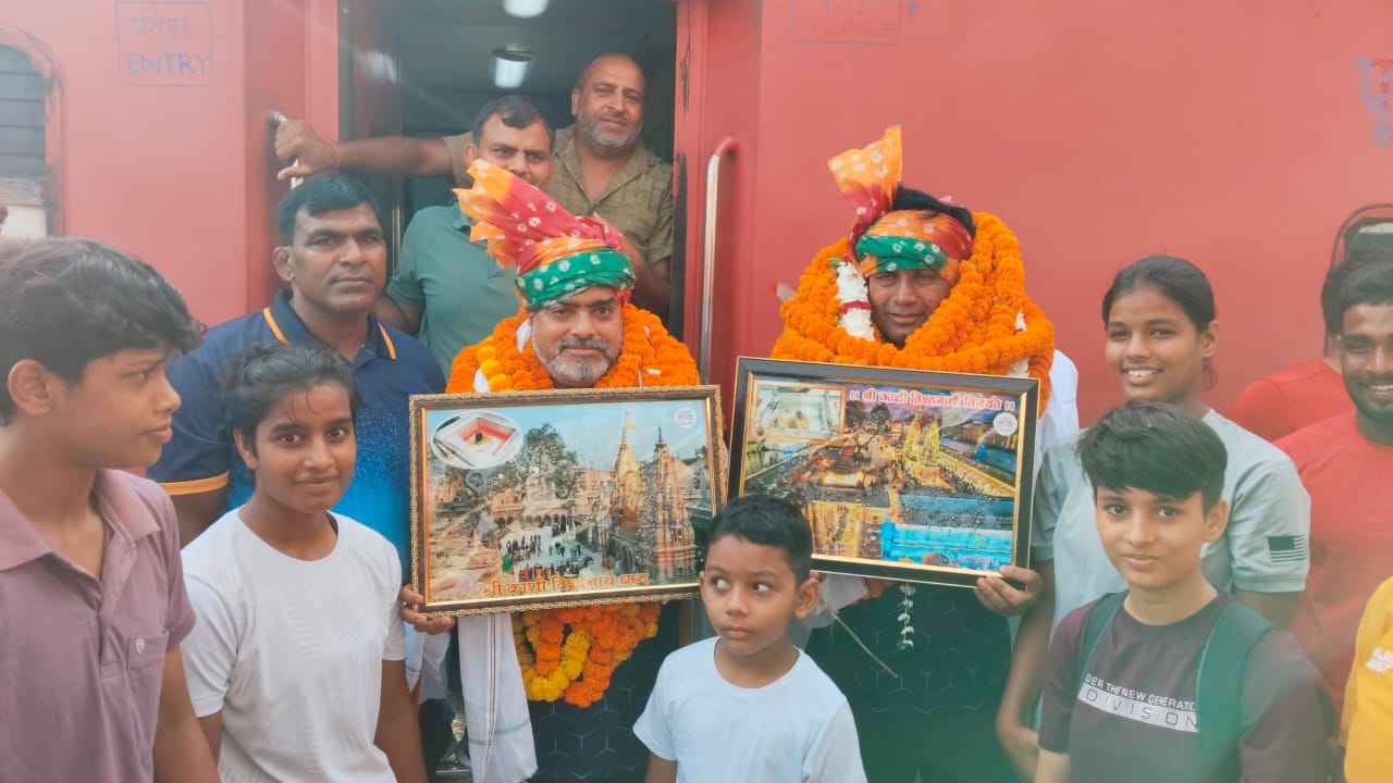 थाईलैंड से लौटे टीम मैनेजर प्रबल प्रताप राय का स्वागत