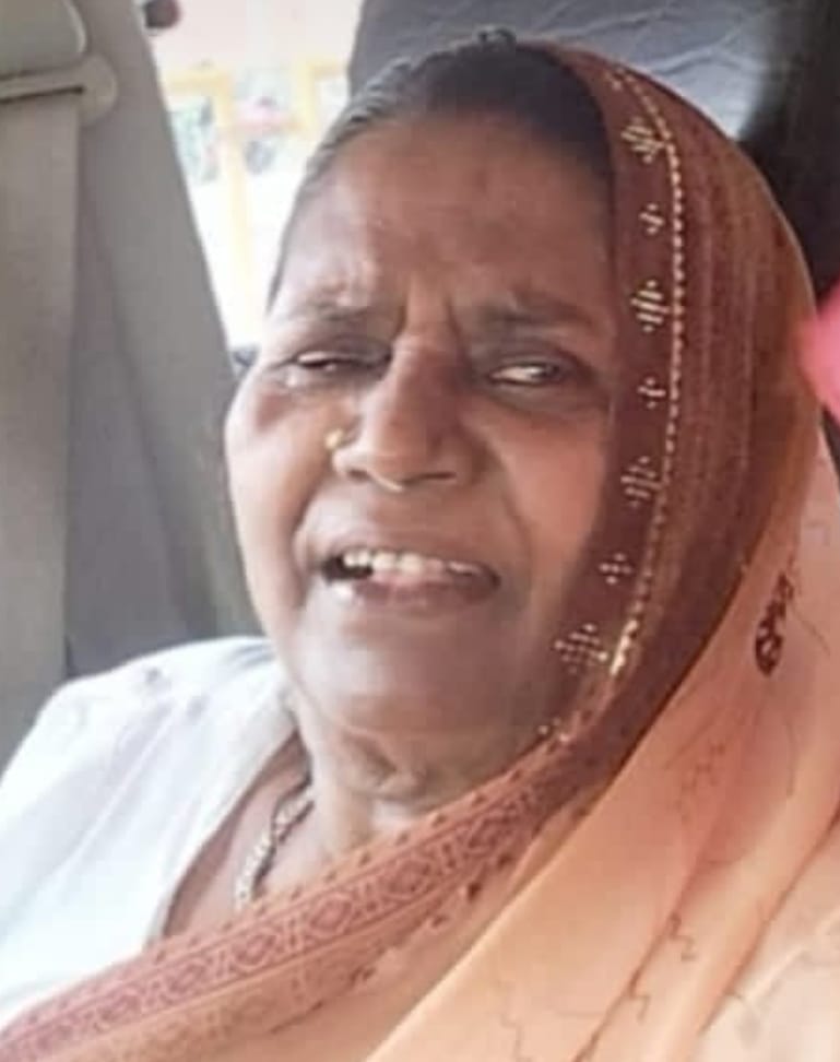 श्री दुर्गा पूजा समिति की बॆठक मे समिति के उपाध्यक्ष संतोष यादव की मां के निधन पर दी श्रदांजली